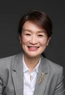 我亲生父亲把我卖给了富商