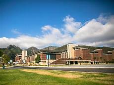 席慕容诗歌赏析!席慕容的诗《一棵开花的树》《无怨的青春》的赏析