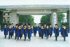 比喻避祸藏身的地方多或藏身的计划周密